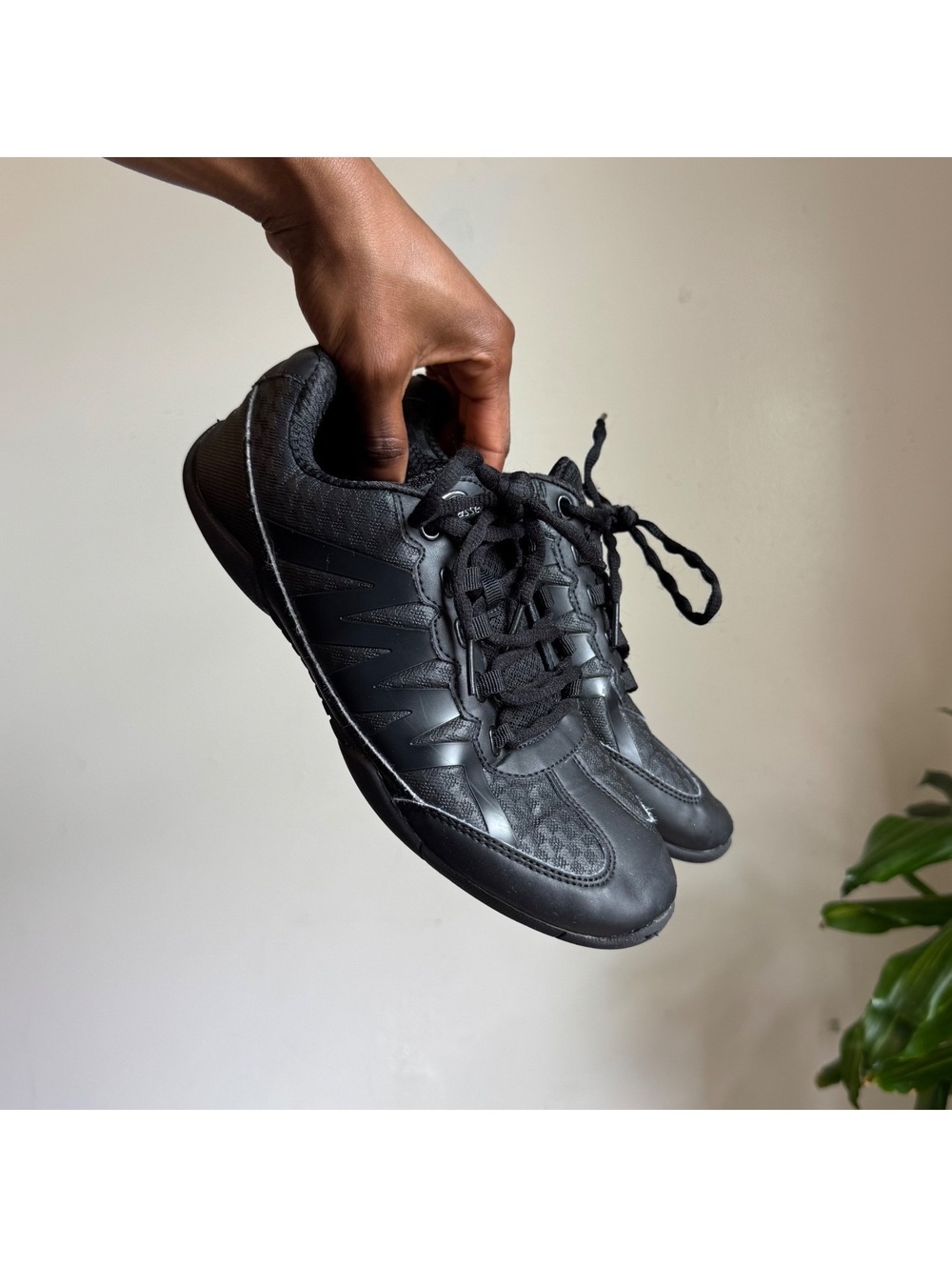 Chassé Apex Black Cheer cyber sneakers women’s US 7.5